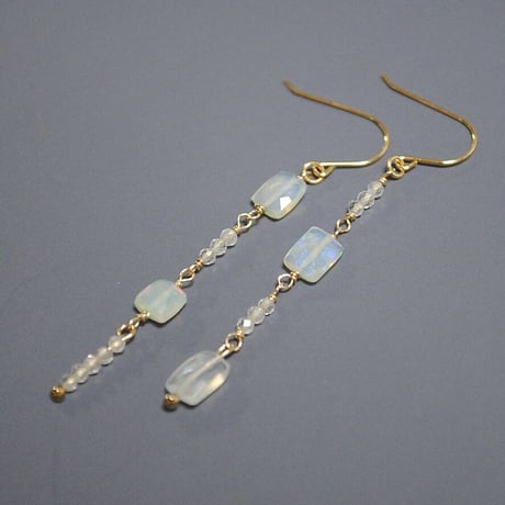 オパールピアス〈長方形〉〜14kgf〜