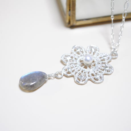 レース風フラワーネックレス　ラブラドライト　〜silver925〜