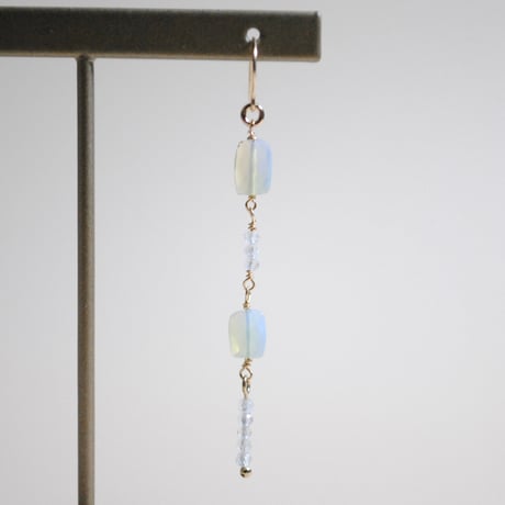 オパールピアス〈長方形・青系〉〜14kgf〜