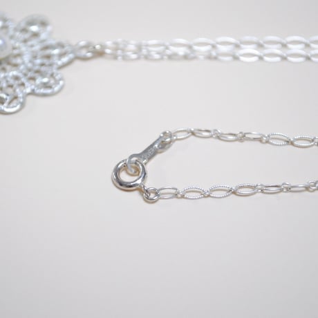 レース風フラワーネックレス　レインボームーンストーン　〜silver925〜