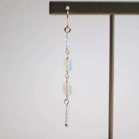 オパールピアス〈長方形・青系〉〜14kgf〜