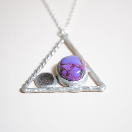 モハベターコイズ(紫に着色)三角と丸のネックレス　〜silver925〜