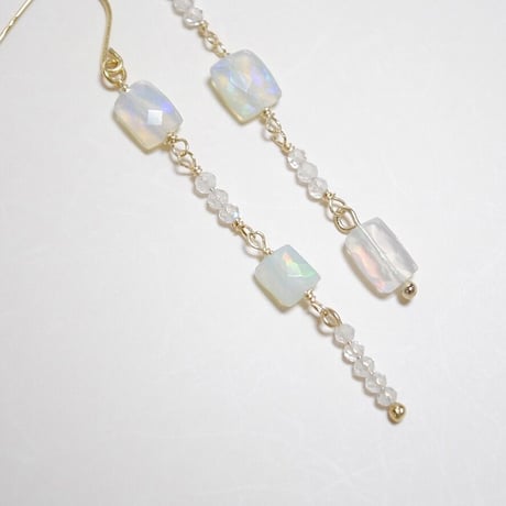 オパールピアス〈長方形〉〜14kgf〜