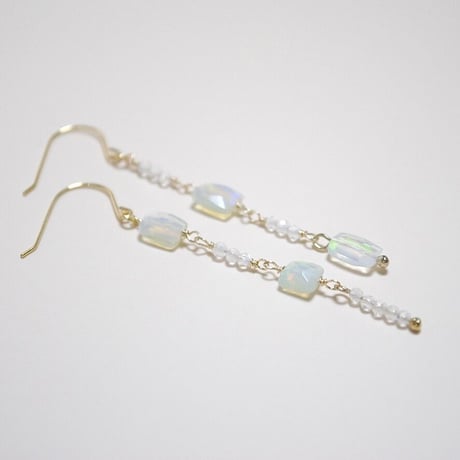 オパールピアス〈長方形〉〜14kgf〜