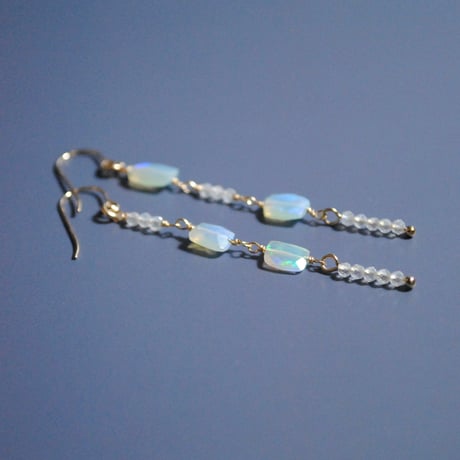 オパールピアス〈長方形・青系〉〜14kgf〜