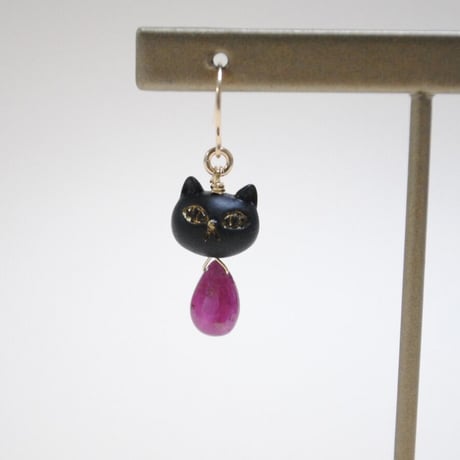 黒猫とルビーのピアス〈A〉〜14kgf〜