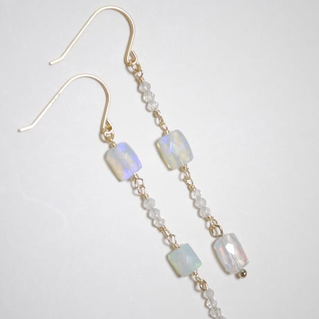 オパールピアス〈長方形〉〜14kgf〜