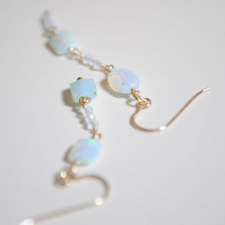 オパールピアス〈長方形・赤系〉〜14kgf〜