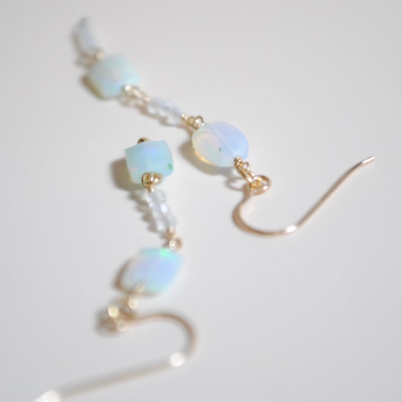 オパールピアス〈長方形・赤系〉〜14kgf〜 | Ketti