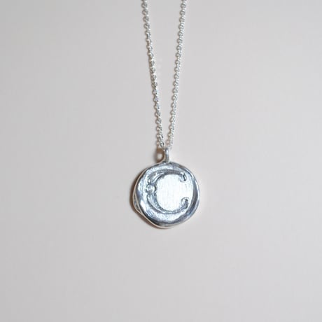 Kettiオリジナルコイン型イニシャルネックレス 〈C〉〜silver925〜