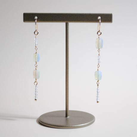 オパールピアス〈長方形・青系〉〜14kgf〜
