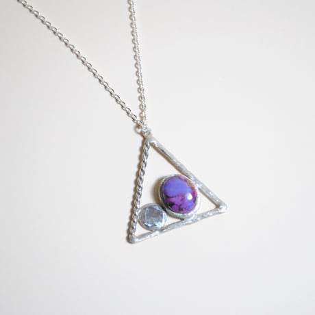 モハベターコイズ(紫に着色)三角と丸のネックレス　〜silver925〜