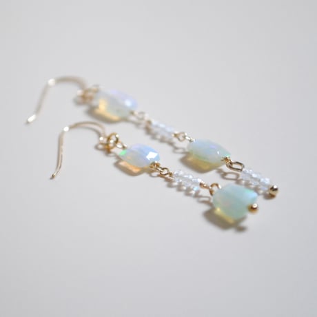 オパールピアス〈長方形・赤系〉〜14kgf〜