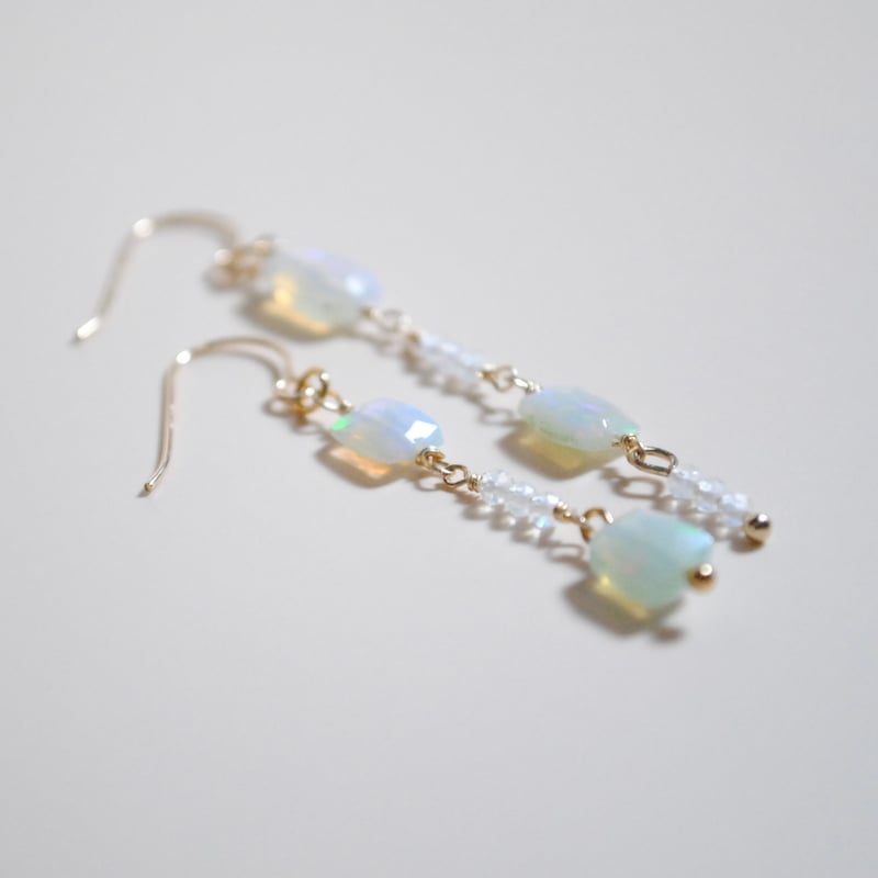 オパールピアス〈長方形・赤系〉〜14kgf〜 | Ketti