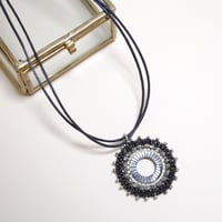シェルとビーズのサークルネックレス〈ブラック〉