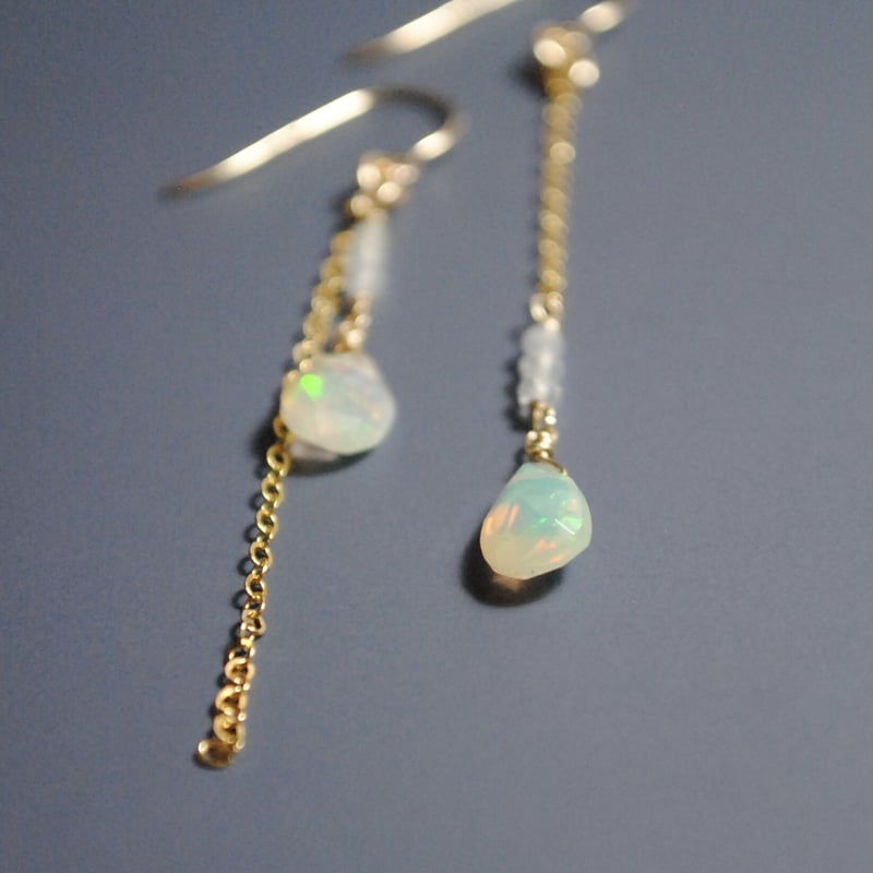 14kgf カラーオパールとムーンストーンのピアス