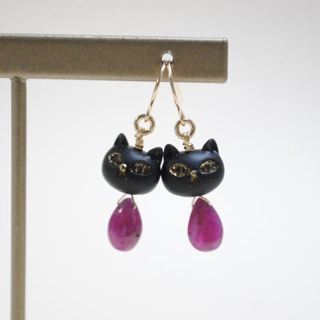 黒猫とルビーのピアス〈A〉〜14kgf〜