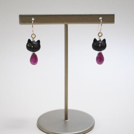 黒猫とルビーのピアス〈A〉〜14kgf〜