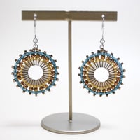 シェルとビーズのサークルピアス〈ターコイズブルー〉