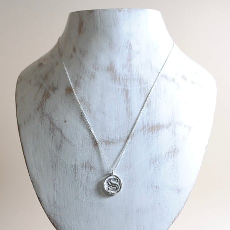 Kettiオリジナルコイン型イニシャルネックレス 〈S〉〜silver925〜