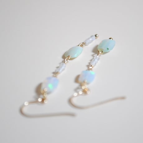 オパールピアス〈長方形・赤系〉〜14kgf〜
