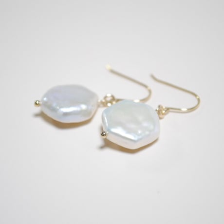 六角形の淡水パールのピアス〜14kgf〜
