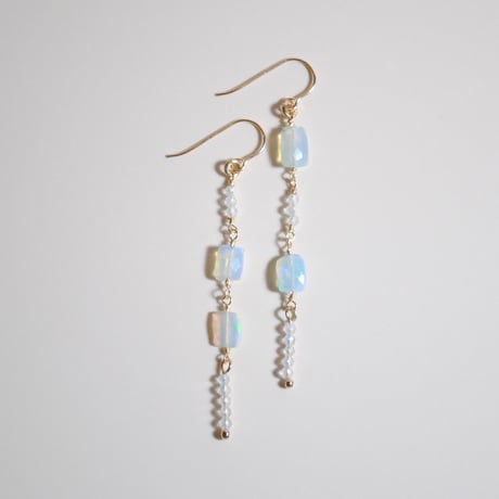 オパールピアス〈長方形・青系〉〜14kgf〜