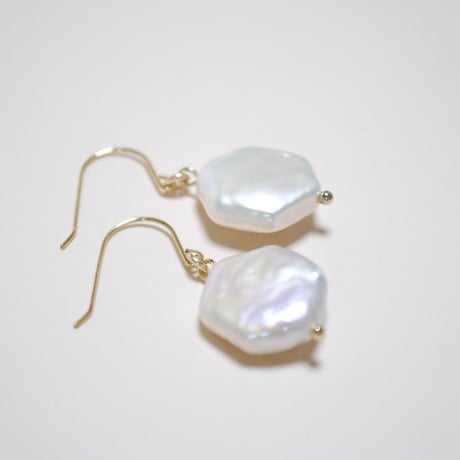 六角形の淡水パールのピアス〜14kgf〜