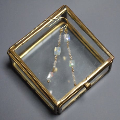 オパールピアス〈長方形〉〜14kgf〜