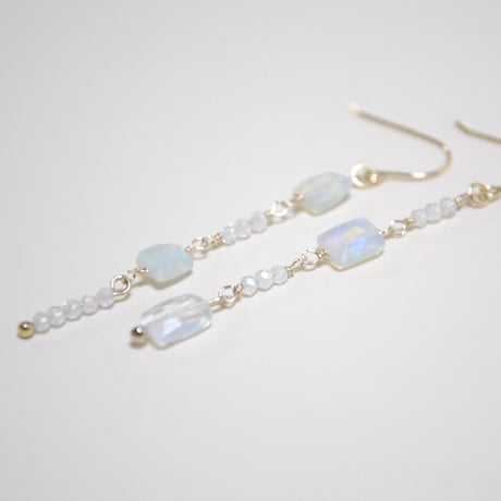 オパールピアス〈長方形〉〜14kgf〜