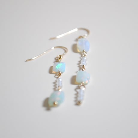 オパールピアス〈長方形・赤系〉〜14kgf〜