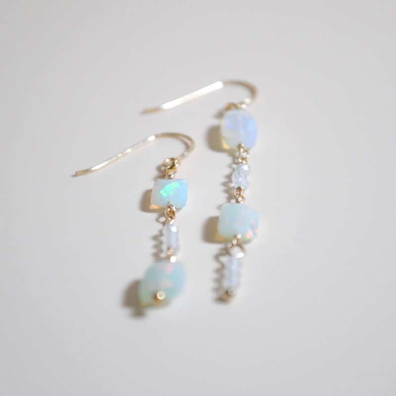 オパールピアス〈長方形・赤系〉〜14kgf〜 | Ketti