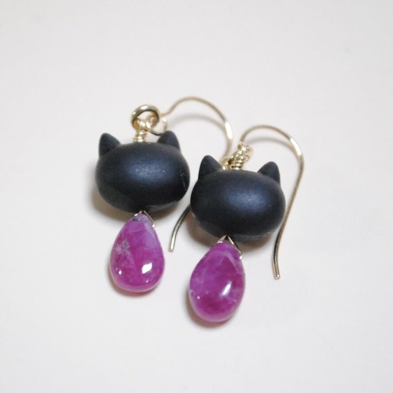 黒猫とルビーのピアス〈A〉〜14kgf〜 | Ketti 黒猫とルビーのピアス〈A〉〜14kgf〜 | Ketti