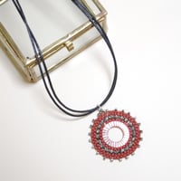 シェルとビーズのサークルネックレス〈レッド〉