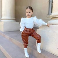 パフスリーブ×レザーパンツ