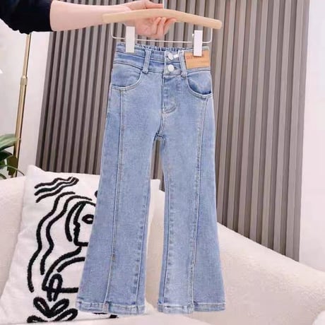 スリット入りフレアデニムパンツ