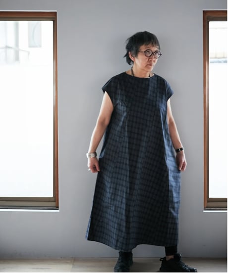 french sleeve dress / 大島紬（黒地にグレー模様）