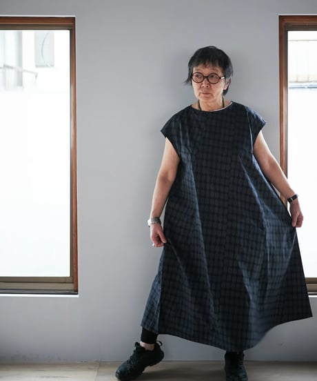 french sleeve dress / 大島紬（黒地にグレー模様）