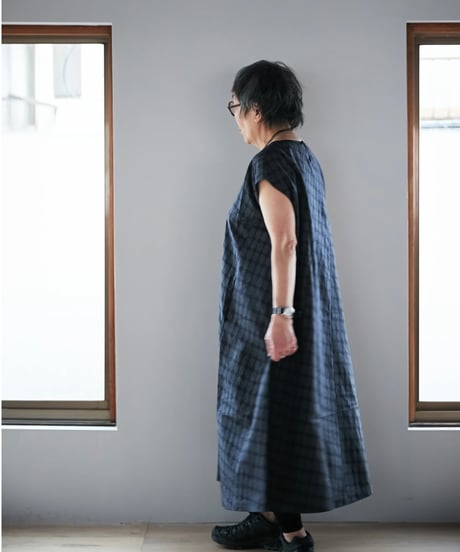 french sleeve dress / 大島紬（黒地にグレー模様）