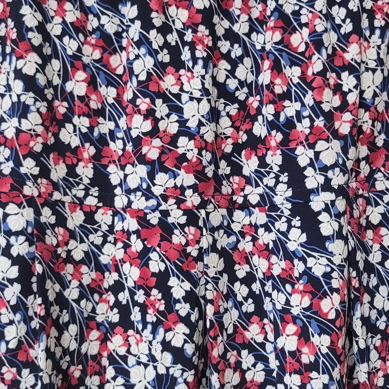 【美品】クラスロベルト・カヴァリ プリーツスカート 刺繍 ビーズ シルク LL 美品】クラスロベルト・カヴァリ プリーツスカート 刺繍 ビーズ