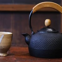 未使用品　工房和秋 金野和秋作 １０型菱アラレ　南部鉄瓶　南部鉄器　調理器具 在庫限りで販売終了】工房和秋 金野和秋作 南部鉄器 鉄瓶 丸形松