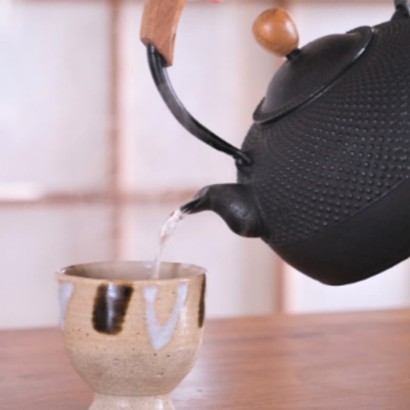 未使用品 南部㐂州 喜州 (喜徳)造　鉈豆鉉虫喰摘　２２型アラレ　南部鉄瓶　鉄瓶 未使用品 南部㐂州 喜州 (喜徳)造 鉈豆鉉虫喰摘 22