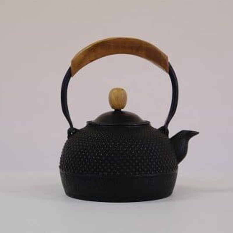 【新入荷！新品、未使用品、共箱付】南部鉄瓶 鍋元造 平丸アラレ　１.７リットル 及富 南部鉄器 鉄瓶 平丸アラレ 黒 1.2L Shinwadenki