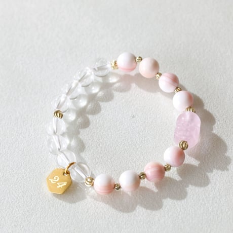 まゆ様♥️ラリマー＆クィーンコンクシェル桜型・ホワイトオニキス天然石ブレスレット まゆ様♥️ラリマー＆クィーンコンクシェル桜型・ホワイト
