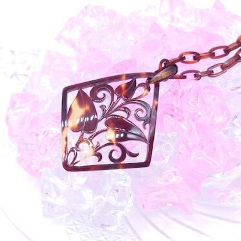 期間限定！べっ甲ドロップ型ペンダントネックレス 本鼈甲ペンダント べっ甲 3色カラー チェーン黒 プレゼント ギフト