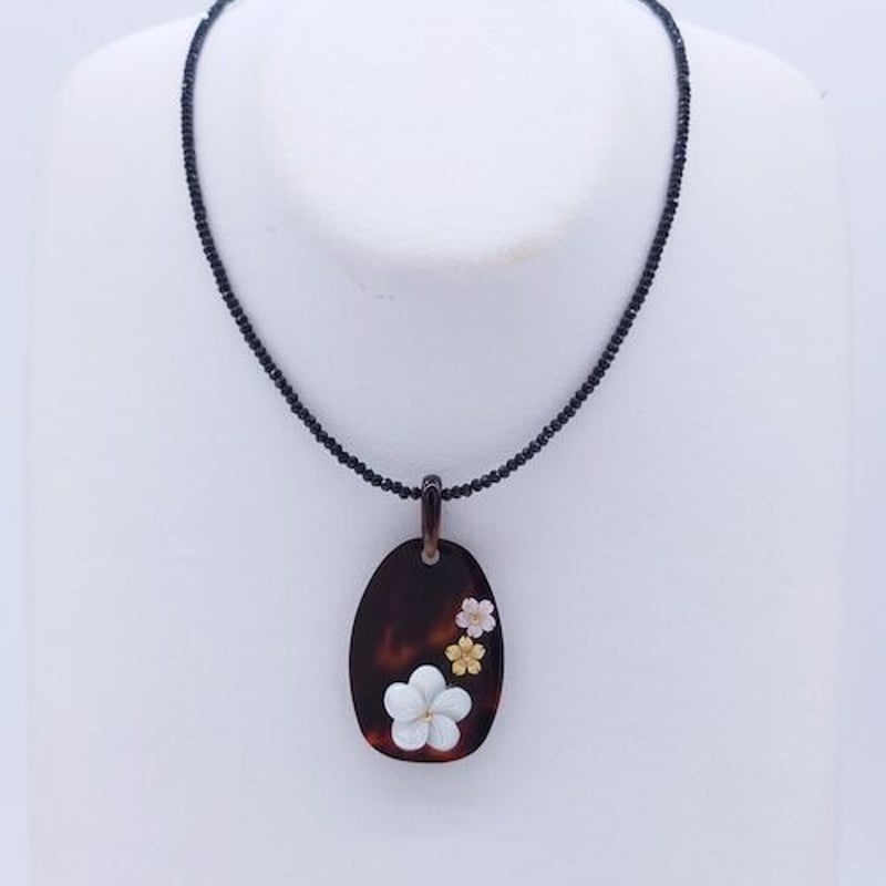 べっ甲彫刻入りペンダント 7営業日以内発送】【本べっ甲】ペンダントトップ (唐草彫り