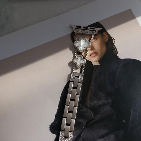 「V113」四葉のクローバー アップル ウォッチ バンド 女性 Apple Watch Ultra/8/7/se バンド アクセサリー
