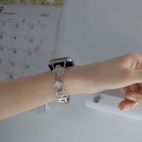 「V113」四葉のクローバー アップル ウォッチ バンド 女性 Apple Watch Ultra/8/7/se バンド アクセサリー
