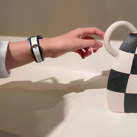 「V558」アップル ウォッチ バンド おしゃれ 女性 apple watch 革 バンド 高級