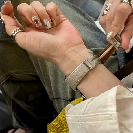 「V661」アップルウォッチバンド マグネット apple watch バンド レザー 女性